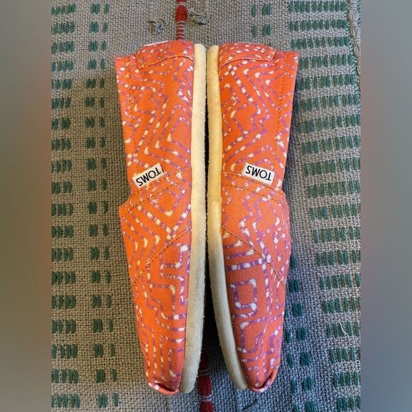 Toms, BoHo Coral w/Purple Pattern , Size W8, In Excellent Condition - Picture 5 of 7